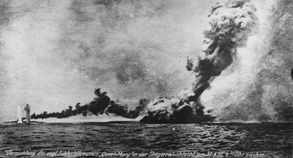 HMS Queen Mary explodeert op 31 mei 1916, tijdens de Slag bij Jutland