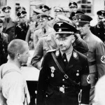 Heinrich Himmler tijdens een bezoek aan concentratiekamp Dachau