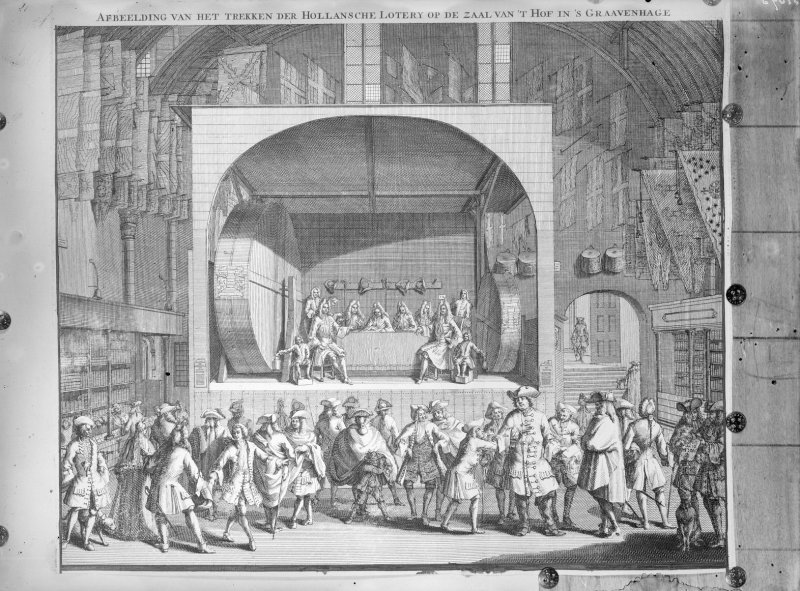 Het trekken der Hollandse Loterij onder de zaal van het hof naar een 18e eeuwse prent, 1929 door J.P.A. Antonietti (collecie Rijksdienst voor het Cultureel Erfgoed)