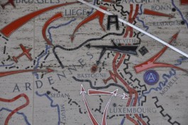 Kaartje van het Ardennenoffensief (Amerikaanse Begraafplaats Margraten)