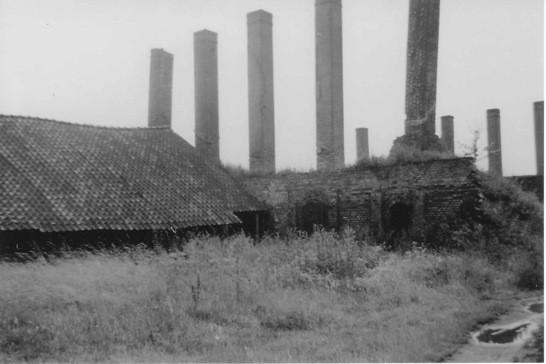 Kamp Rees was een voormalige dakpannenfabriek.