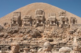 Nemrud Dağı - Kolossale beelden op een koninklijk grafheiligdom