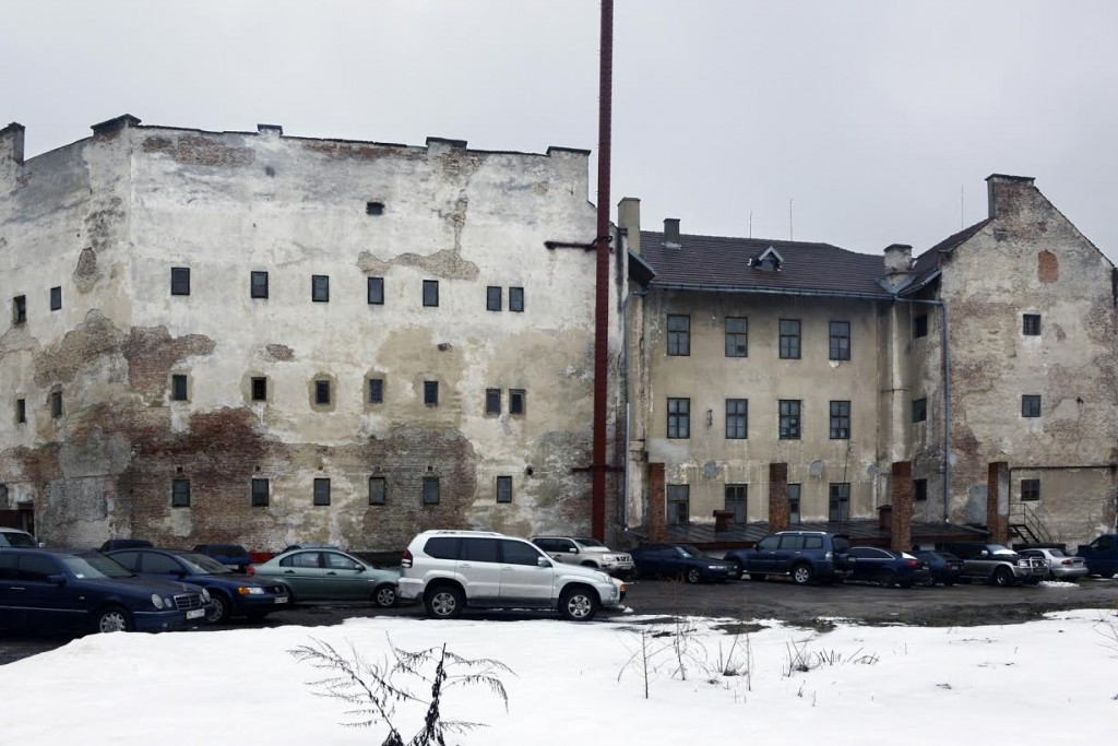 De Lontski-gevangenis, symbool van nazi- en Sovjetterreur. (Lviv, stad van paradoxen)