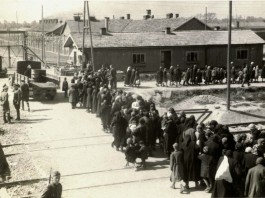 Joden op weg naar de gaskamers (Auschwitz Album, mei 1944)