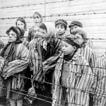 Jonge overlevenden van de Holocaust, kort na de bevrijding van Auschwitz, januari 1945 (cc - USHMM)