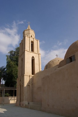 Koptisch-orthodoxe kloosterkerk bij de Egyptische stad Wadi Natroen - cc.