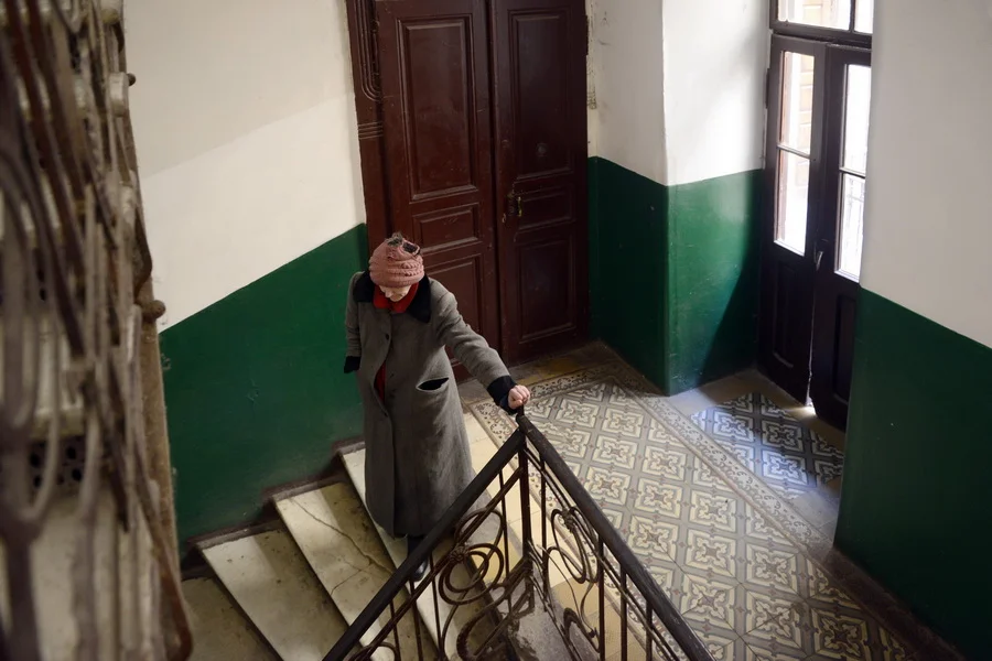Vervallen trapportalen, zoals er zoveel zijn in Lviv. (Lviv, stad van paradoxen)