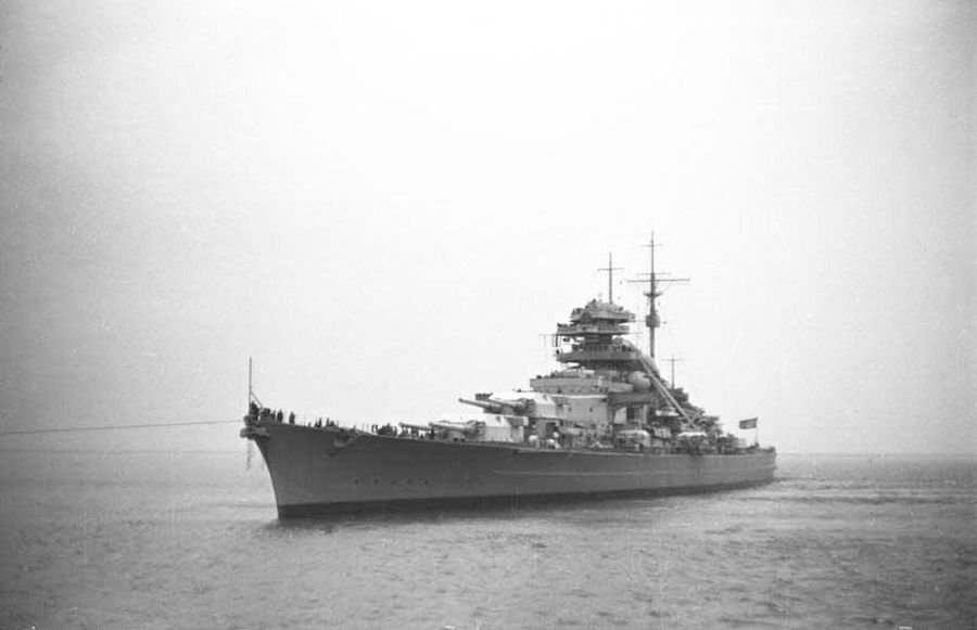 Slagschip Bismarck in 1940 (cc - Bundesarchiv)