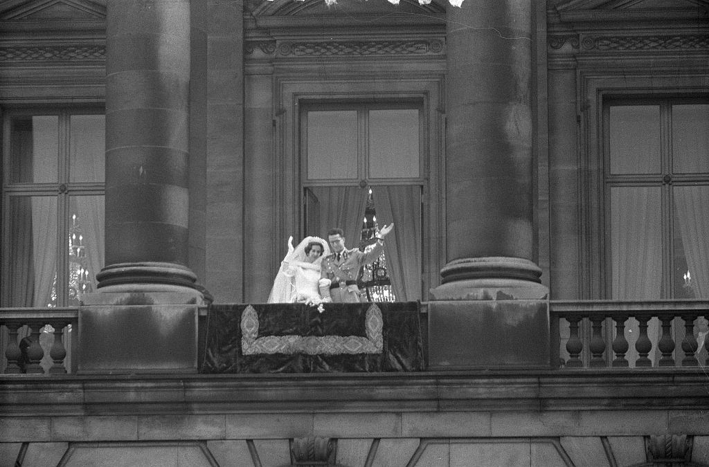 Boudewijn en Fabiola op het balkon bij hun huwelijk (cc - Harry Pot - Anefo - Nationaal Archief)