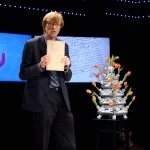 Maarten Prak bij de Universiteit van Nederland (Still YouTube)