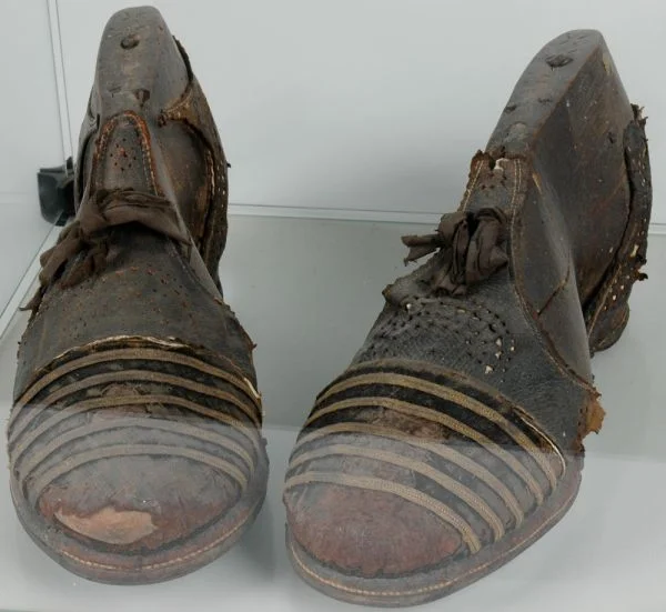 De schoenen van Trijntje Keever (Edam Museum)