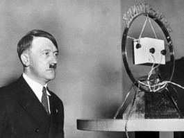 Radiotoespraak van Adolf Hitler, 1933 (Bundesarchiv - cc)