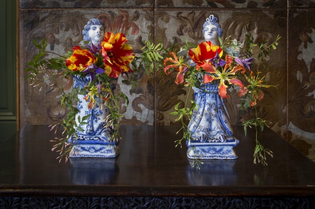 Stel bloemenhouders ‘Willem en Mary’ - Gemeentemuseum