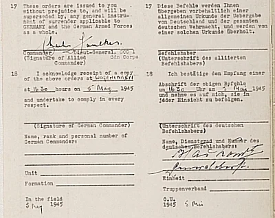 De handtekeningen onder de Orders on the Surrender van Foulkes (l.) en Blaskowitz, 5 mei 1945, 16.30 uur.