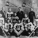 Canadese ijshockeyers met de swastika op hun tenue