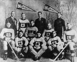Canadese ijshockeyers met de swastika op hun tenue