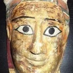 Voorbeeld van een mummie-kartonnage. Deze recent werd aangeboden op eBay.