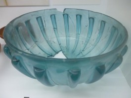 Gerestaureerde glazen schaal uit de Romeinse tijd. (collectie Centraal Museum Utrecht, foto auteur)