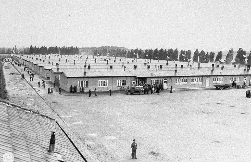 Barakken in Dachau, 1945 - cc