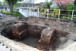 De gevonden muur (Hoekstra/Archeologie WF via Gemeente Enkhuizen)