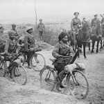 Indiase soldaten op de fiets tijdens de Slag bij De Somme in 1916. Bron: Wikimedia