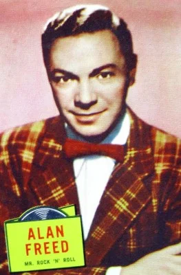 Alan Freed, radiopresentator, in 1957. Bron: Wikipedia