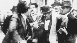 Arrestatie van Mussolini vanwege revolutionaire activiteiten, 1915. Bron: http://www.post-gazette.com/
