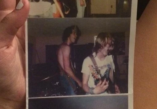 Kurt Cobain tijdens een optreden in 1987 - Foto: Twitter