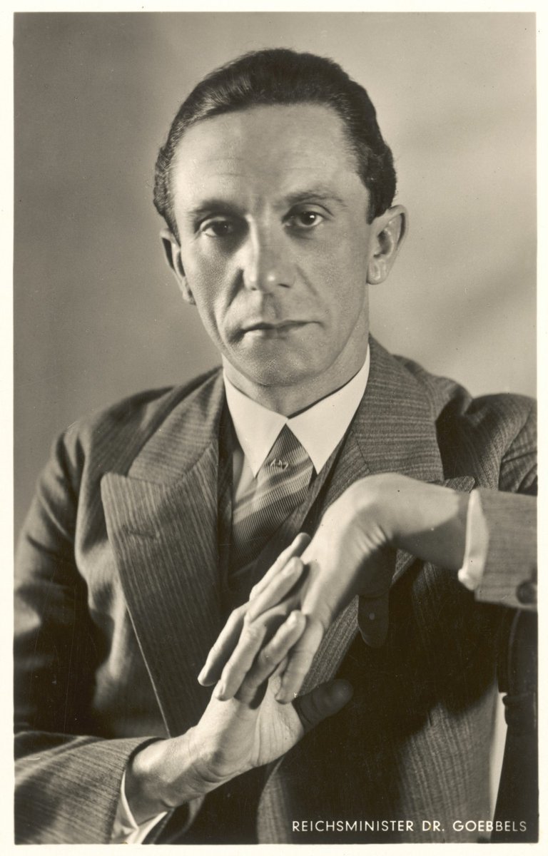 2-Briefkaart-met-portret-Goebbels-ca-1942.jpg