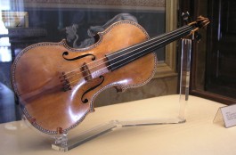 Foto van een willekeurige viool gebouwd door Stradivarius