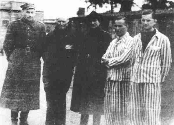 Bevrijding uit Sachsenhausen (LC: 2e van links)