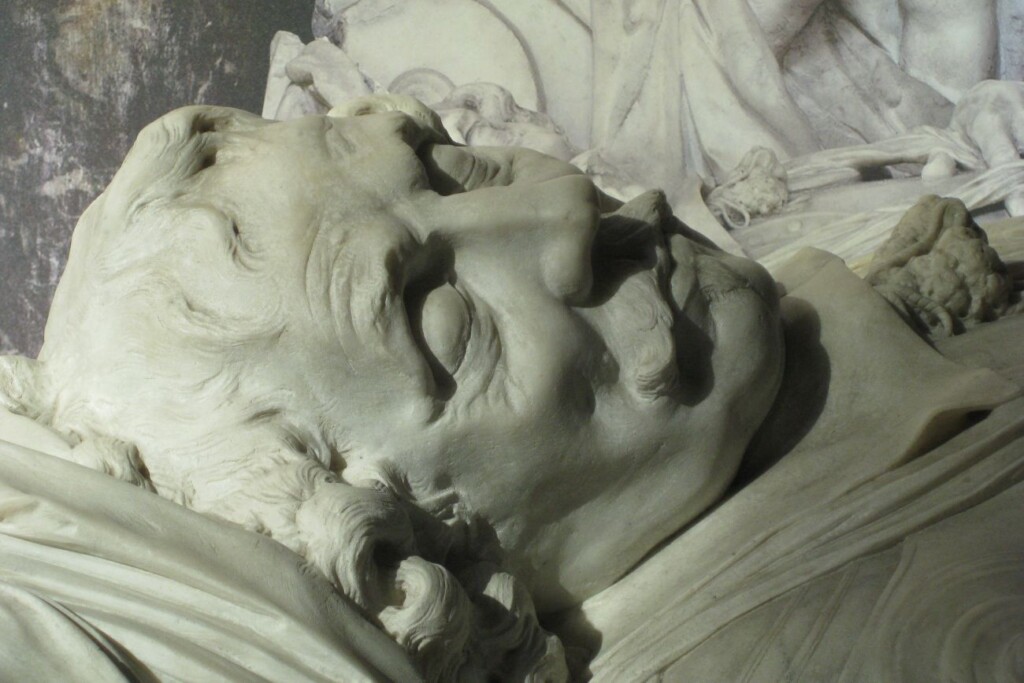 Detail van het praalgraf van Maarten Tromp in de Oude Kerk in Delft