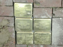 De vijf stolpersteine (privefoto)