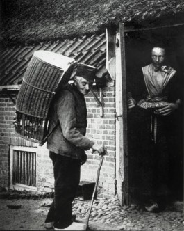 Foto van een marskramer, 1899 - © Henk Boudewijns