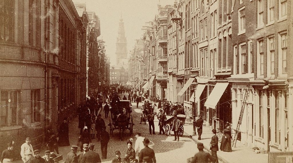 Jodenbreestraat in Amsterdam, ca. 1884