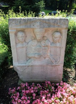 Kopie van de cenotaaf van Marcus Caelius
