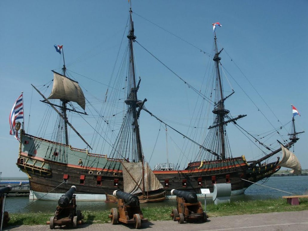  Een replica van het spiegelretourschip "Batavia", waarvan het origineel in 1628 gebouwd is. Bron: Bataviawerf, Lelystad