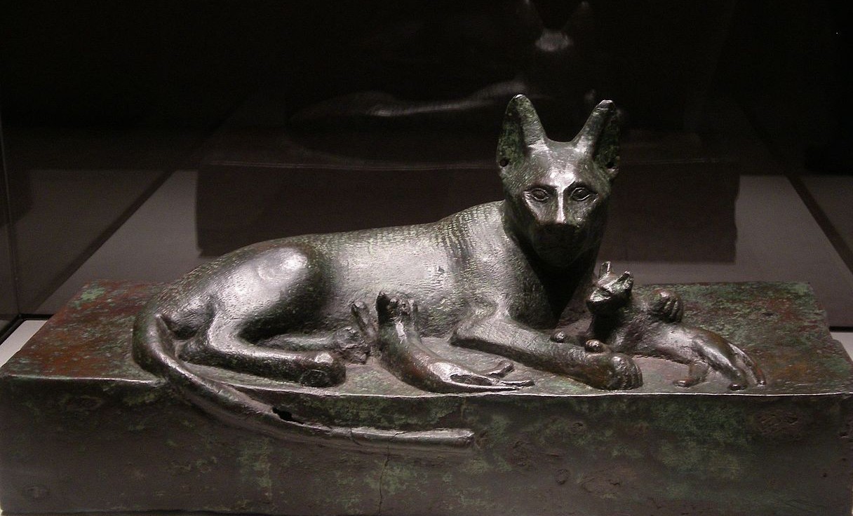 Egyptisch beeld van een kat
