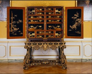 Japanse lakkabinet, onderstel toegeschreven aan Daniel Marot, ca. 1680