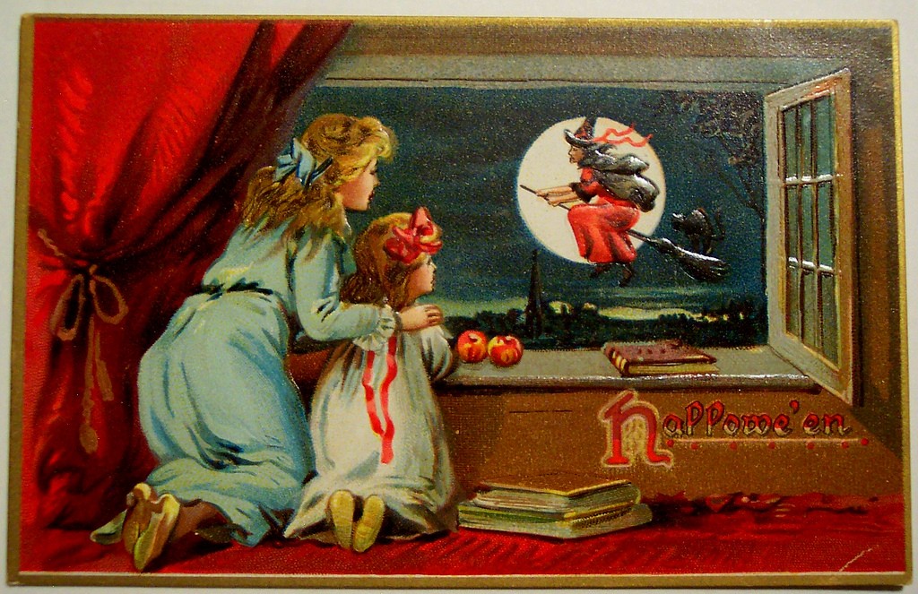 Moeder en dochter kijken hoe een heks langs de maan vliegt, ca. 1907  (eBay)