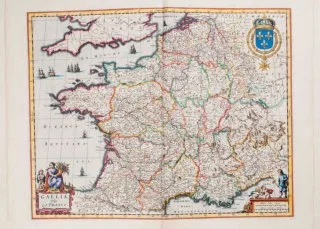Kaart van Frankrijk uit deel VII (Frankrijk en Zwitserland) van Blaeus Atlas Maior (1662); luxe deel met eigentijdse band van rood fluweel; luxe uitgeversinkleuring van Blaeu, mogelijk verzorgd door Koerten.