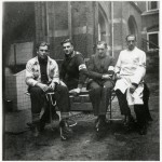 Foto van Hans Kuik, Gerard Schreuder, Jan Kusters en Henk van Kuipers in het St. Elisabeths Gasthuis in Arnhem. September 1944. Collectie Airborne Museum “Hartenstein"