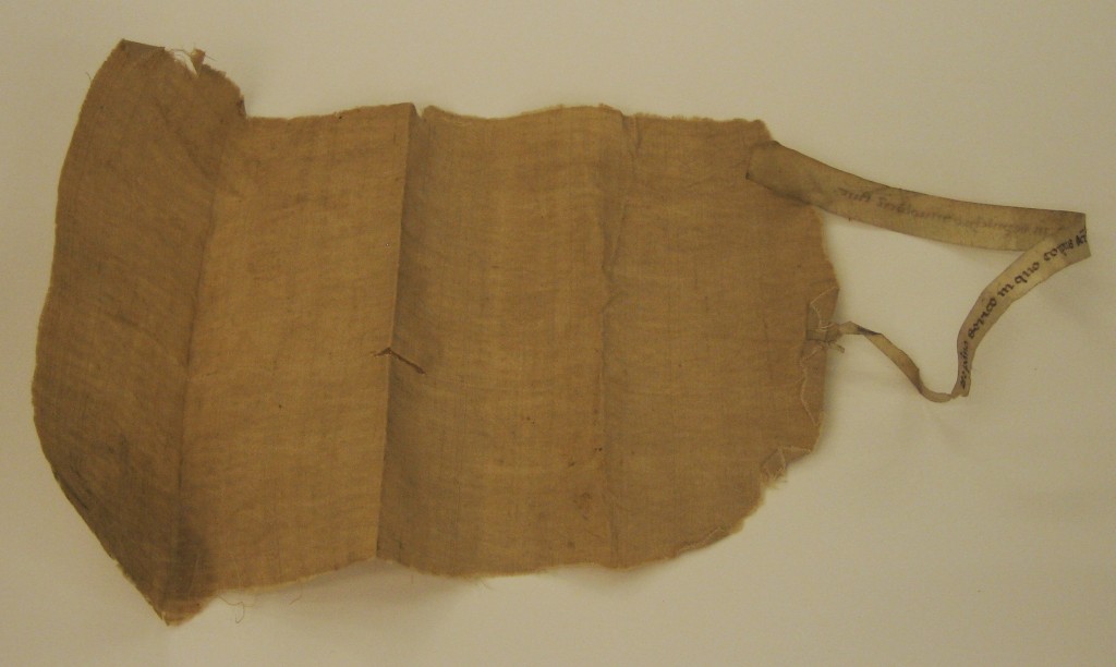 Reliek van de lijkwade van Willibrord, bewaard in Museum Catharijneconvent, Utrecht 