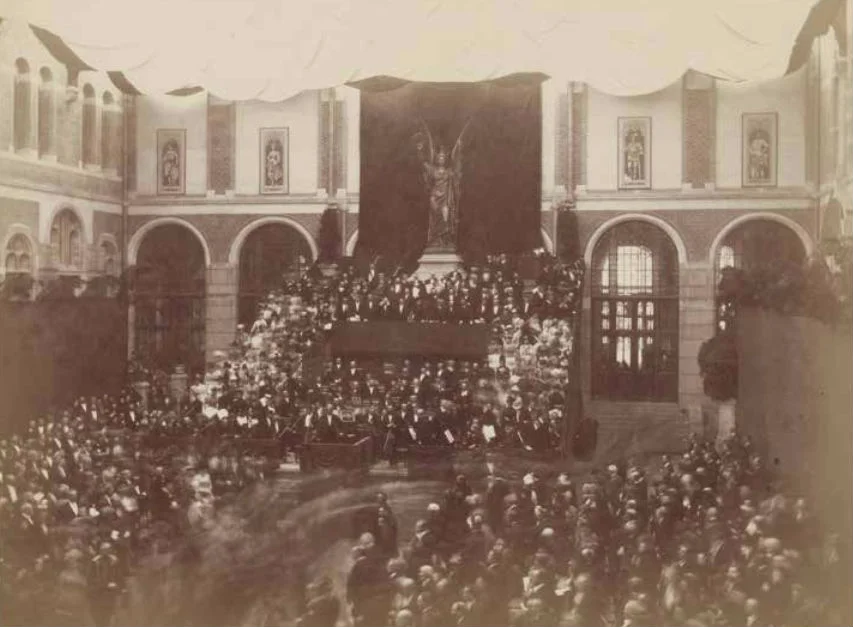 Openingsceremonie op de oostelijke binnenplaats van het Rijksmuseum 13 juli 1885
