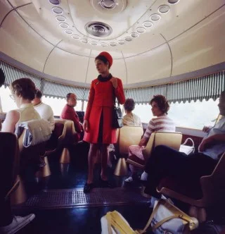TEE-stewardess in de Settebello, jaren 70 (Ferrovie dello Stato Italiane/Flickr)