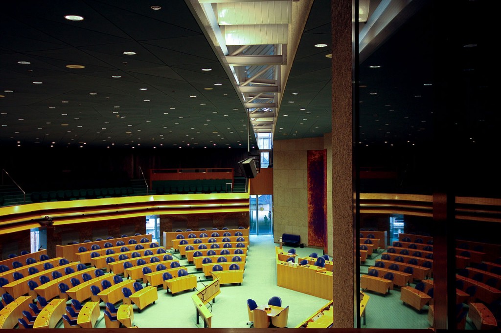Huidige plenaire zaal van de Tweede Kamer (cc - Risastla)