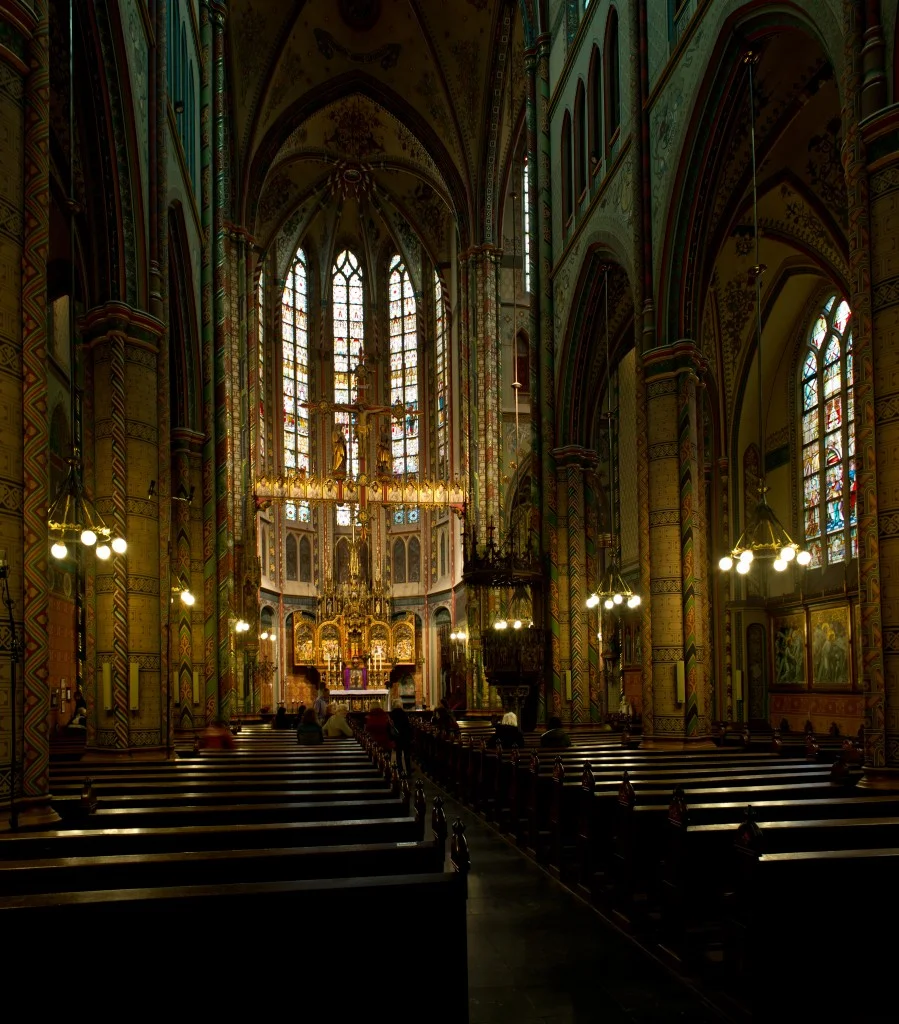 Interieur van de Sint-Willibrordkerk in Utrecht - cc