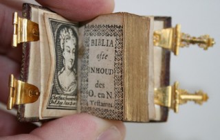 Miniatuurbijbel uit 1719