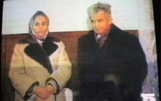 Nicolae en Elena Ceasescu kort voor hun executie