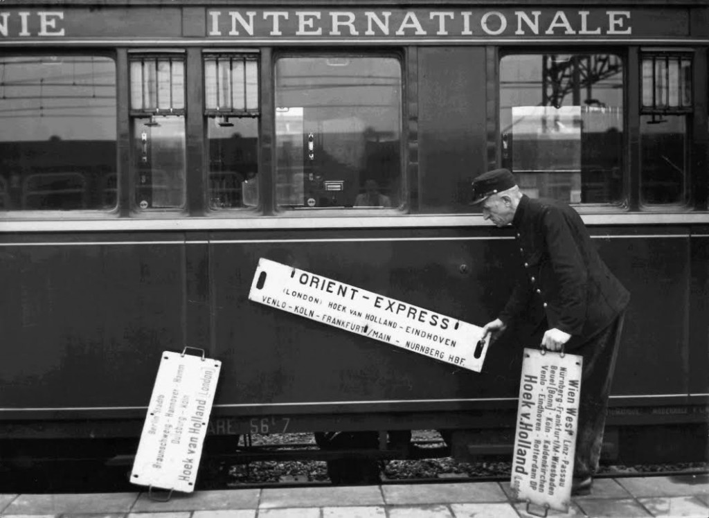 Rijtuig van de Orient-Express in Hoek van Holland, ca. 1950 (Nationaal Archief)